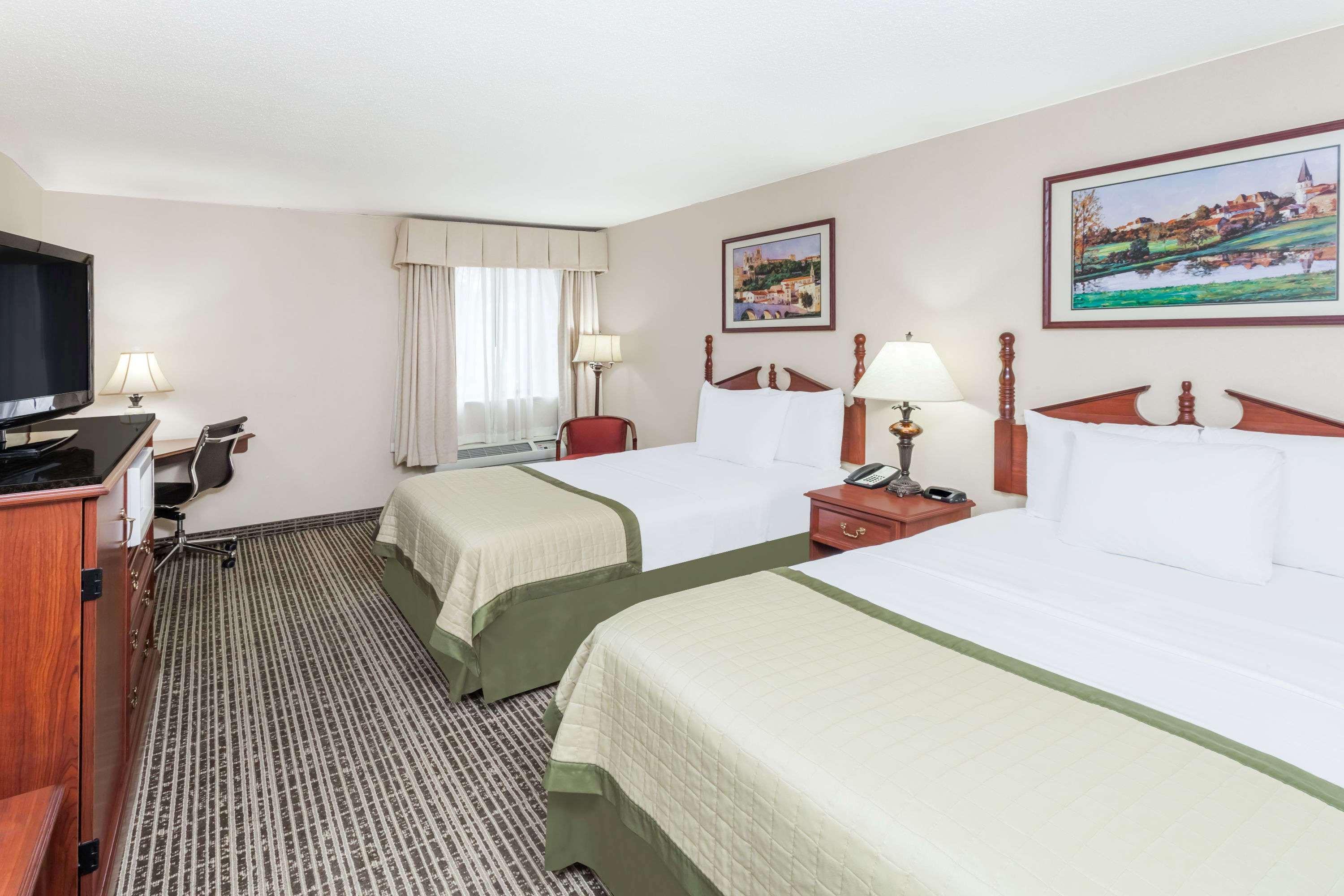Hotel Baymont By Wyndham Elkhart Extérieur photo