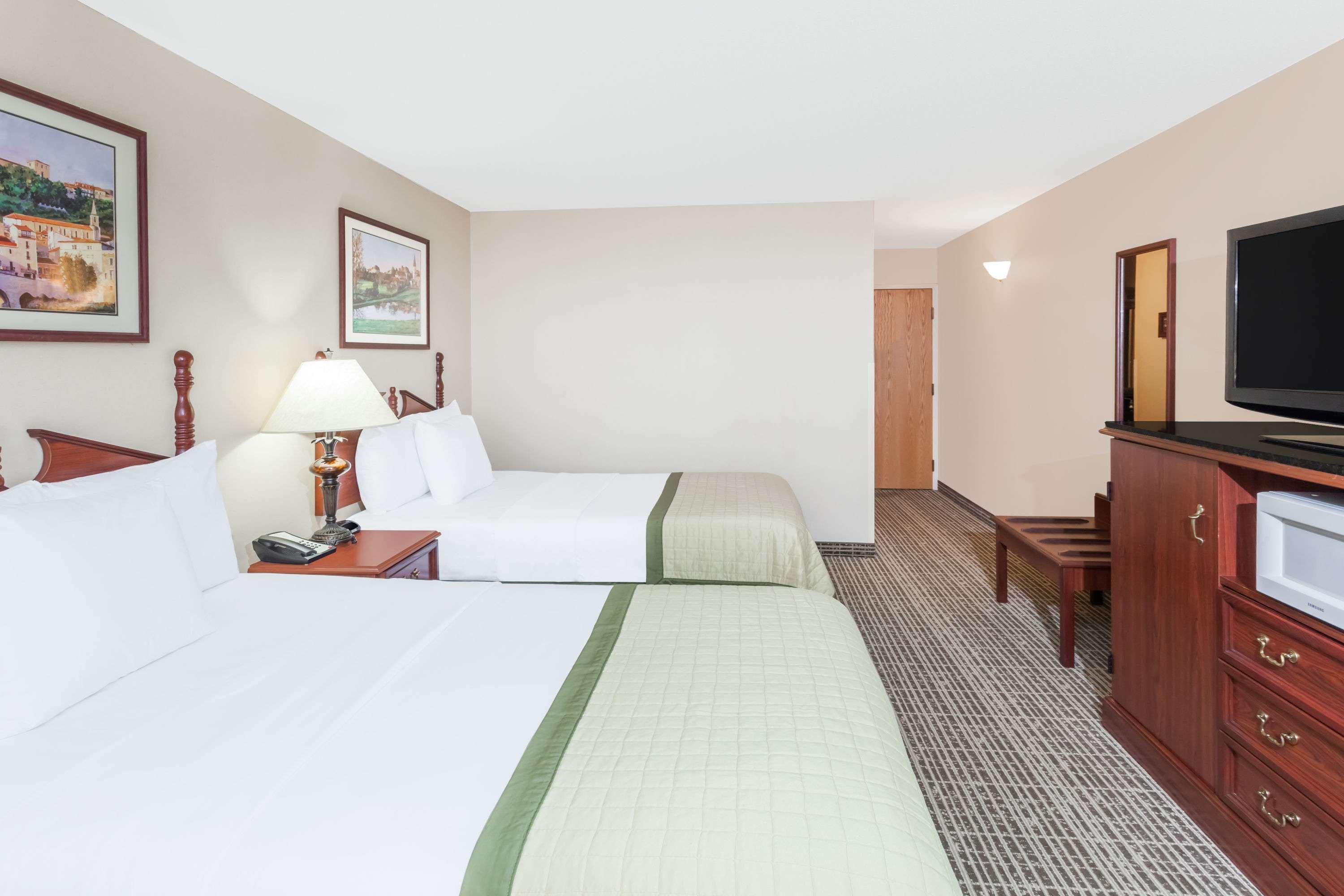 Hotel Baymont By Wyndham Elkhart Extérieur photo