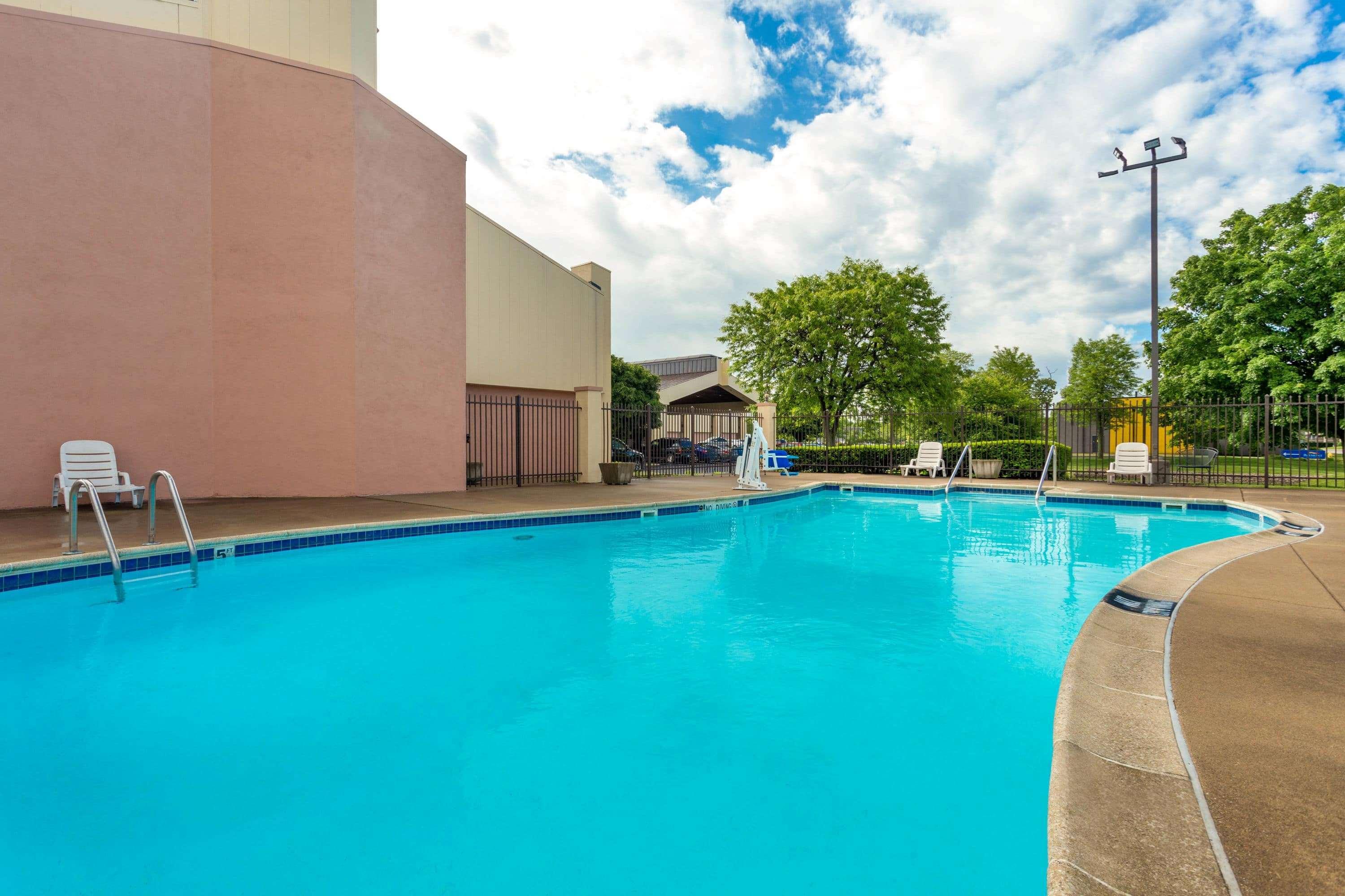 Hotel Baymont By Wyndham Elkhart Extérieur photo