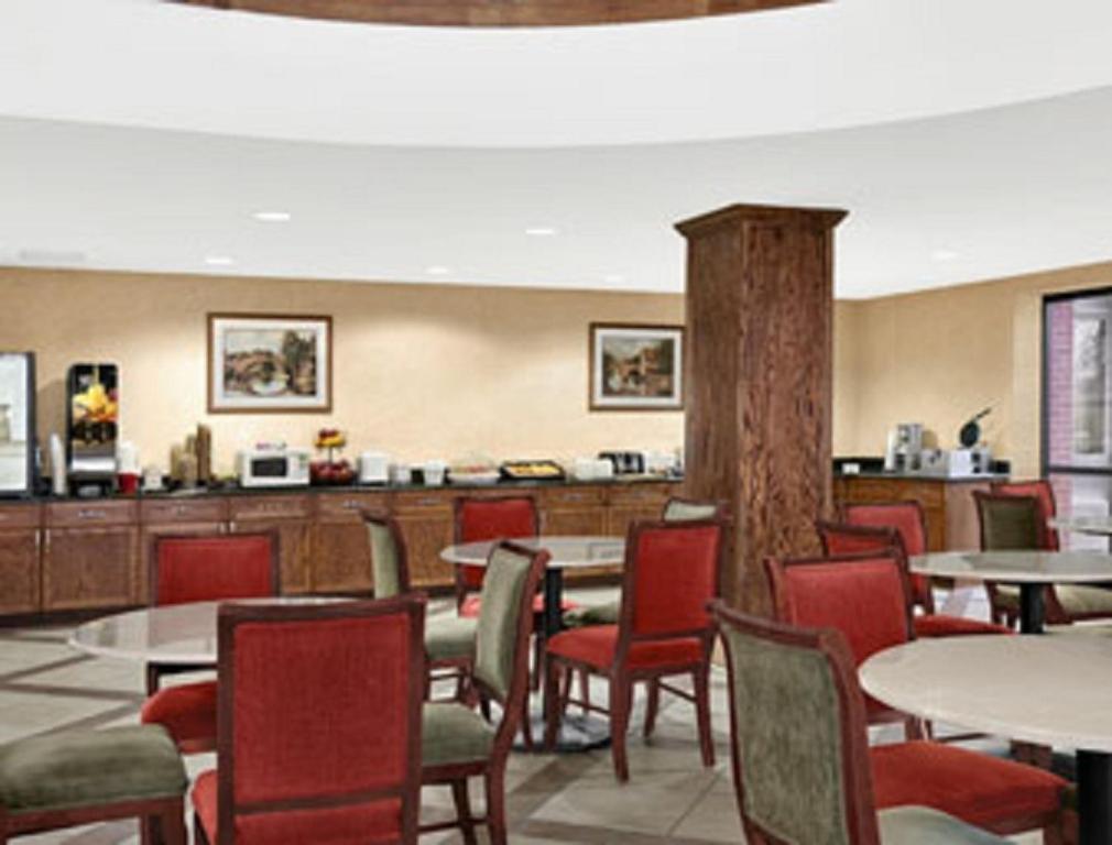 Hotel Baymont By Wyndham Elkhart Extérieur photo