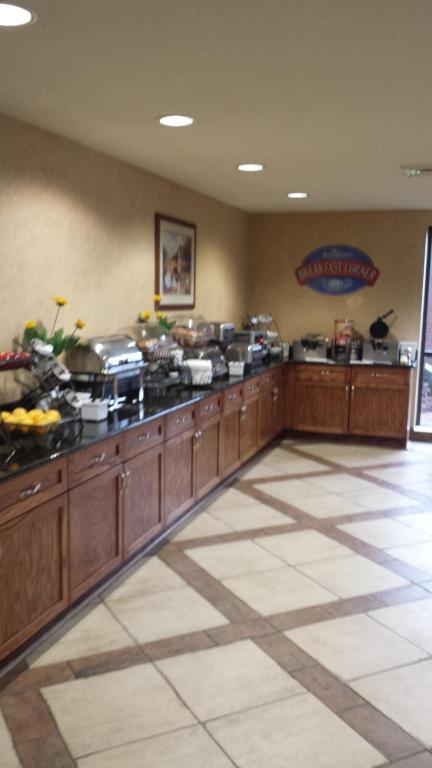 Hotel Baymont By Wyndham Elkhart Extérieur photo